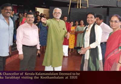Dr Mallika Sarabhayi visiting Koothambalam